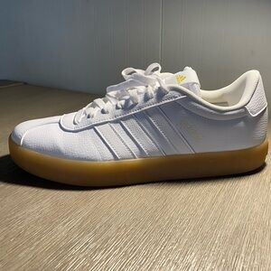 Women’s Adidas 10.5 VL Court Low
